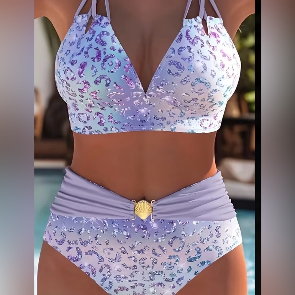 Women’s Lavender Leopard V-Neck Bikini Set with Shell Accent